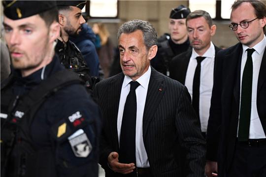 Nicolas Sarkozy (M) war von 2007 bis 2012 französischer Präsident.