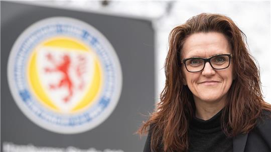 Nicole Kumpis und Eintracht Braunschweig trauern im Stadionsprecher Frank Kornath.