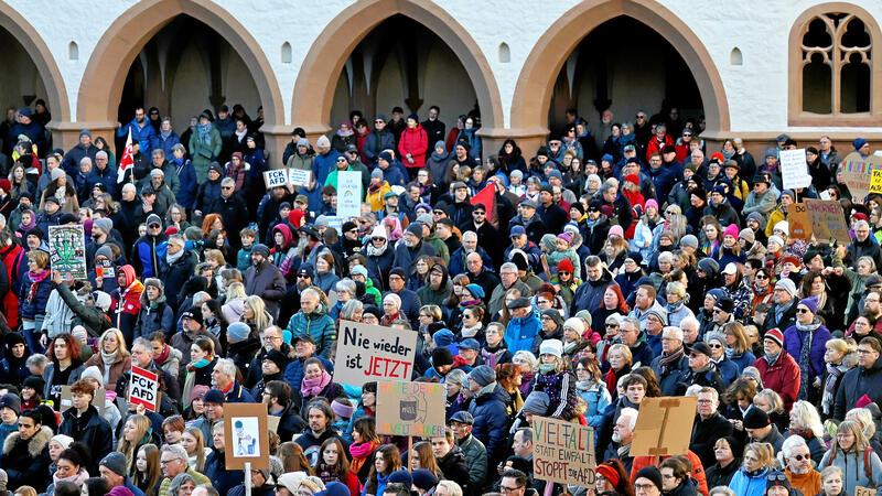 Vortrag: Bündnispartner für eine wehrhafte Demokratie gesucht „Nie wieder ist jetzt“: Der Goslarer Marktplatz ist voll, als das Bündnis gegen Rechtsextremismus Ende Januar zur Kundgebung für Demokratie und gegen die AfD aufgerufen hat.
