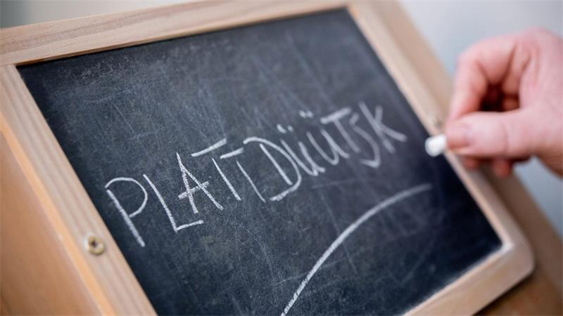 Niederdeutsch, auch Plattdeutsch genannt, ist als Regionalsprache in Deutschland anerkannt und geschützt. 