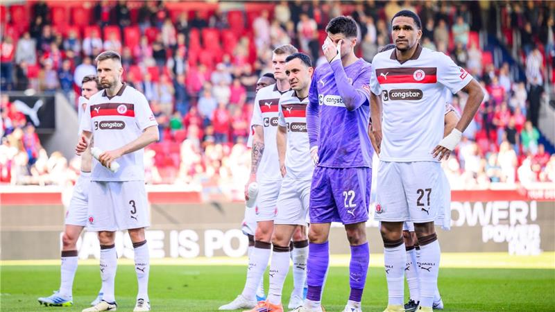 Niedergeschlagen nach dem Dämpfer in Heidenheim: die Mannschaft des FC St. Pauli