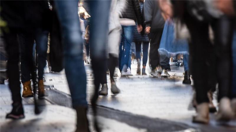 So viel Geld kostet Niedersachsen die neue Einwohnerzahl Niedersachsens Einwohnerzahl liegt laut Zensus 2022 knapp unter acht Millionen. (Symbolbild)