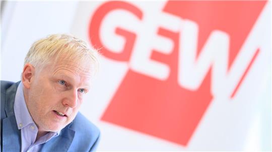 Niedersachsens GEW-Landeschef Stefan Störmer weist interne Kritik zurück. (Archivbild)