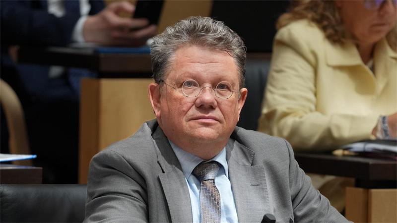 Minister warnt vor Gesundheitsrisiken durch Energydrinks Niedersachsens Gesundheitsminister Andreas Philippi drängt schon länger auf eine Steuer auf zuckerhaltige Getränke wie Energydrinks. (Archivbild)