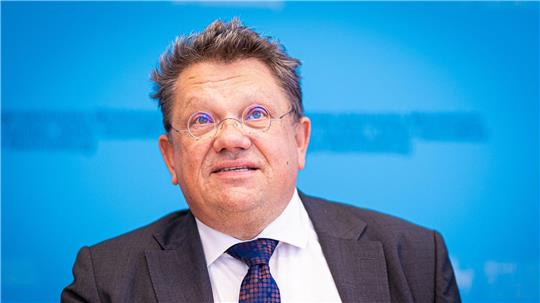 Niedersachsens Gesundheitsminister Philippi fordert grundlegende Änderungen an den Reformplänen zur Pflege. (Archivbild)
