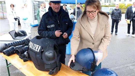Niedersachsens Innenministerin Behrens: Handlungssicherheit mit Dienstwaffen kommt nicht von allein, es braucht kontinuierliches Training auf geeigneten Trainingsstätten. 