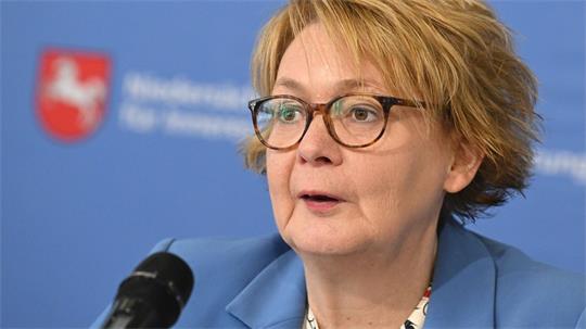 Niedersachsens Innenministerin Daniela Behrens (SPD) ist angesichts einer „neuen Dimension“ von Desinformation im Kommunalwahlkampf besorgt. (Archivbild)