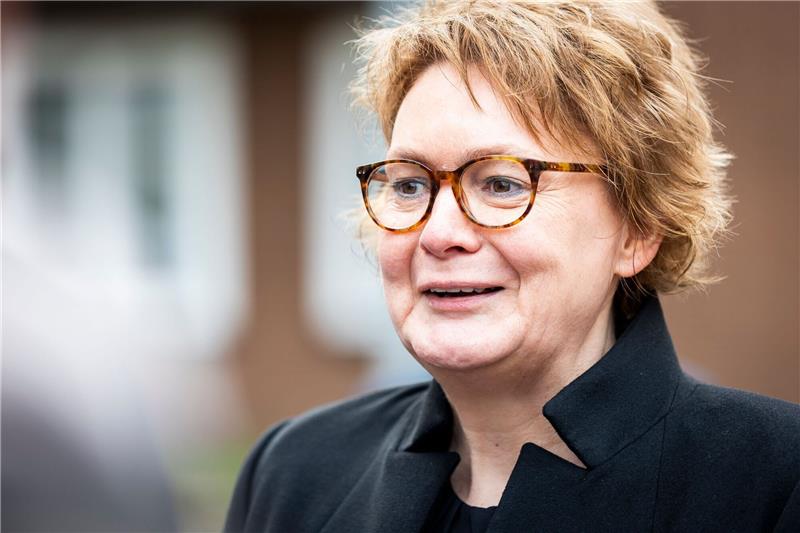 Niedersachsen für Abschiebestopp in den Sudan Niedersachsens Innenministerin Daniela Behrens (SPD) spricht bei einem Termin.