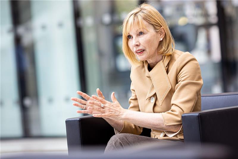 Integrationsbeauftragte beraten über Fachkräftegewinnung Niedersachsens Integrationsbeauftragte Doris Schröder-Köpf spricht während eines Interviews.