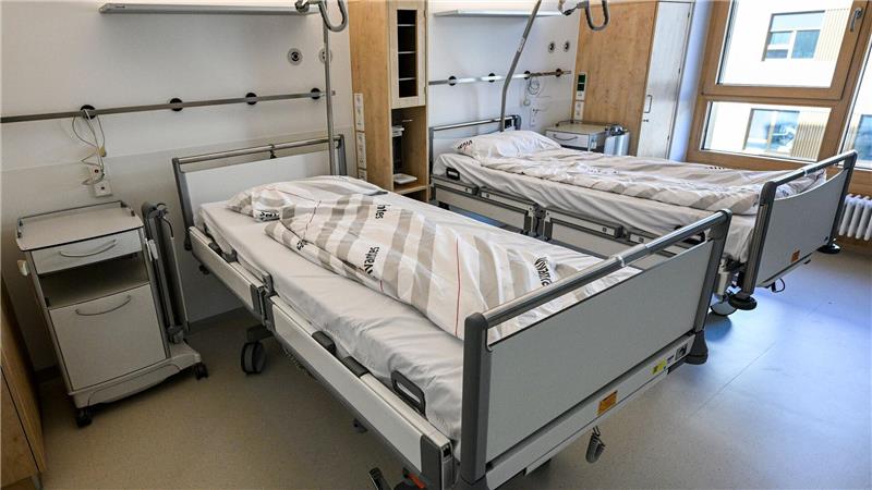 Niedersachsens Kliniken halten laut Minister Andreas Philippi derzeit Tausende Betten zu viel vor. (Archivbild)