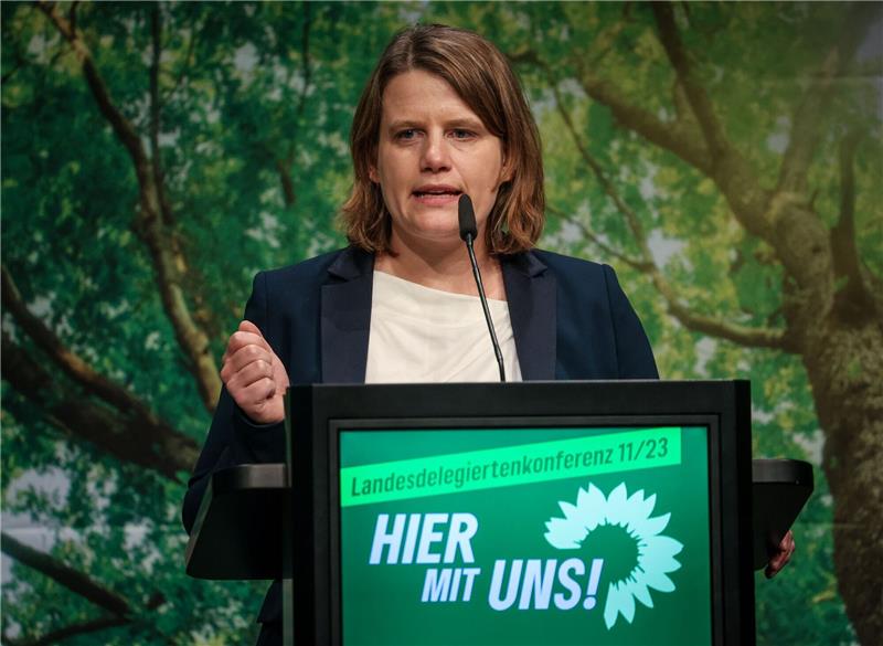 Ministerin sieht Kita-Ausbau auf gutem Weg Niedersachsens Kultusministerin Julia Willie Hamburg spricht in der Stadthalle in Osnabrück.