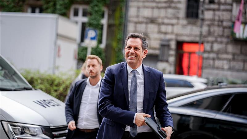 SPD versammelt sich hinter angeschlagener Spitze Niedersachsens Ministerpräsident Olaf Lies (SPD) hält aktuell nichts von Personaldebatten.