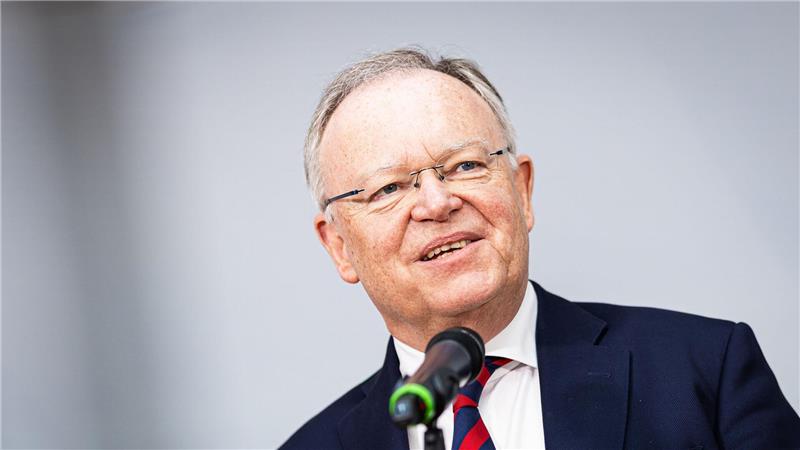 Won’t Forget These Days: Abschied von Ministerpräsident Weil Niedersachsens Ministerpräsident Stephan Weil (SPD) wird am Montag mit einer Serenade aus dem Amt verabschiedet. (Archivbild)