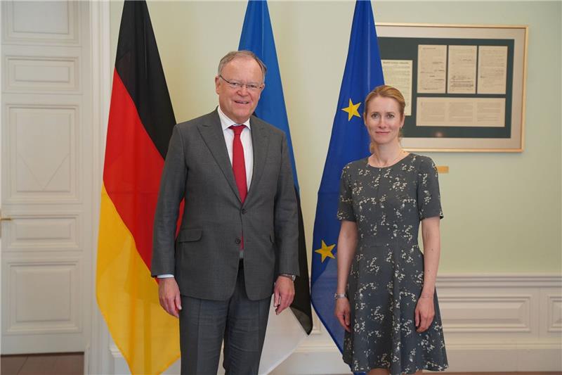 Weil sieht Estland als Vorbild bei Digitalisierung Niedersachsens Ministerpräsident Stephan Weil und Estlands Premierministerin Kaja Kallas bei einem Besuch von Weil in Tallinn.