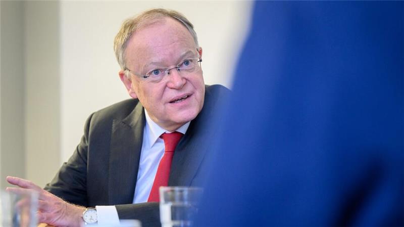 Weil fordert Schutz des Verfassungsgerichts vor Neuwahl Niedersachsens Regierungschef Weil bedauert, dass die Union eine Zustimmungspflicht der Länder nicht unterstützt.