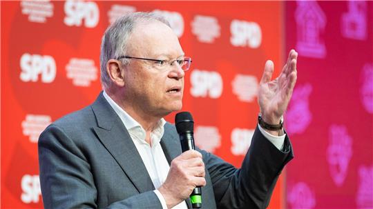 Niedersachsens Regierungschef Weil sieht in der Rüstungsindustrie einen wichtigen Wirtschaftsfaktor.