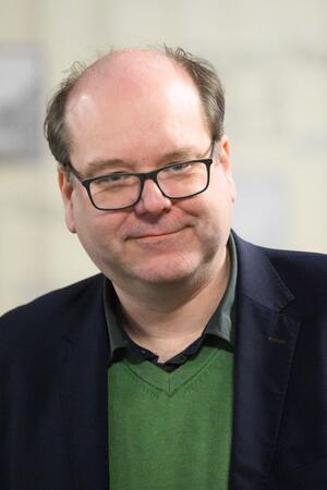 Umweltminister Meyer hilft im Harz beim Pflanzen junger Bäume Niedersachsens Umweltminister Christian Meyer (Bündnis 90/Die Grünen).