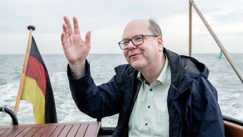 Niedersachsens Umweltminister Christian Meyer (Grüne) ist für eine Ausweitung der Ranger-Reviere im Nationalpark Wattenmeer. (Archivbild)