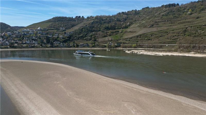 Trockenheit hält mindestens bis zum Wochenende an Niedrige Wasserstände bereiten der Schifffahrt Probleme.