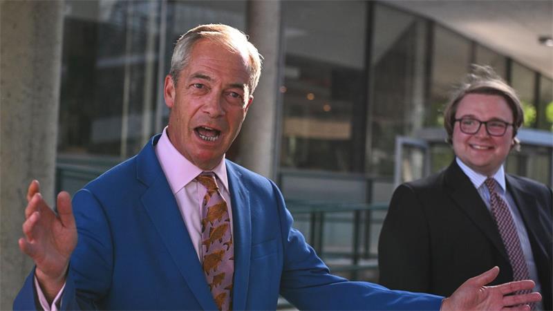 Warum Brexit-Vorkämpfer Farage eine Mülltonne fürchten muss Nigel Farage (links im Bild) kündigte am Dienstag an, sein Mandat im Parlament niederzulegen.