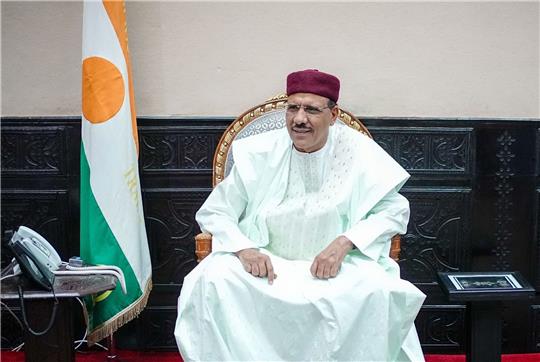 Nigers neue Machthaber wollen den gestürzten Präsidenten Mohamed Bazoum wegen Hochverrats anklagen.