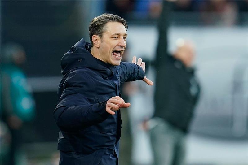 Rekord möglich: Wolfsburg muss Harry Kane stoppen Niko Kovac ruft etwas am Spielfeldrand.