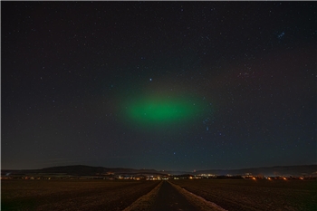 Nils L. schickt eine Polarlichtaufnahme, die er nahe Bad Harzburg gemacht hat.