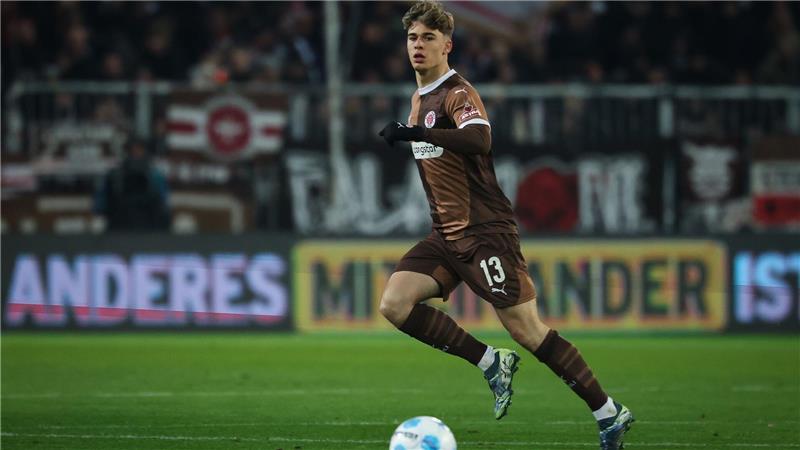 Noah Weißhaupt spielt in der Rückrunde für Hannover 96. (Archivbild)