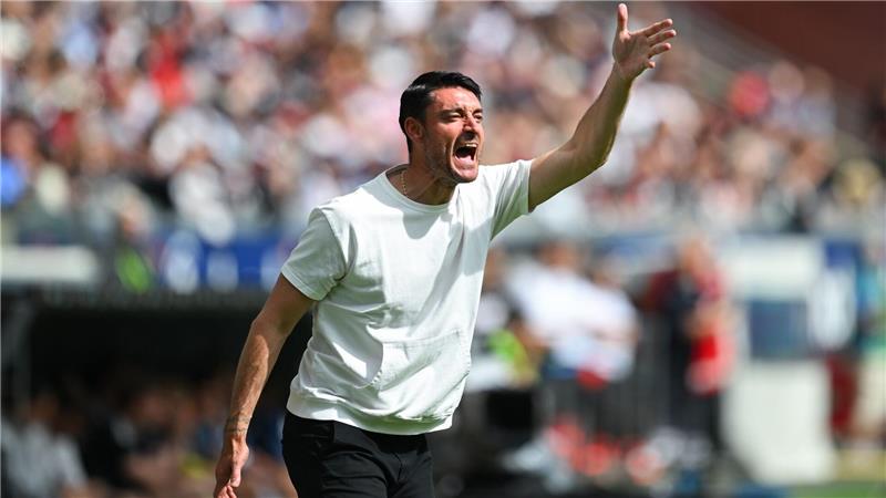 Noch am Tag vor dem Spiel holte Frankfurts Coach Albert Riera zu einer großen Medienschelte aus.