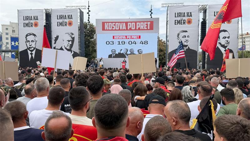 Kriegsverbrechen: 25 Jahre Haft für Kosovos Ex-Präsident Noch am Wochenende hatten Menschen im Kosovo zur Unterstützung Thacis vor der Urteilsverkündung demonstriert. (Archivbild)