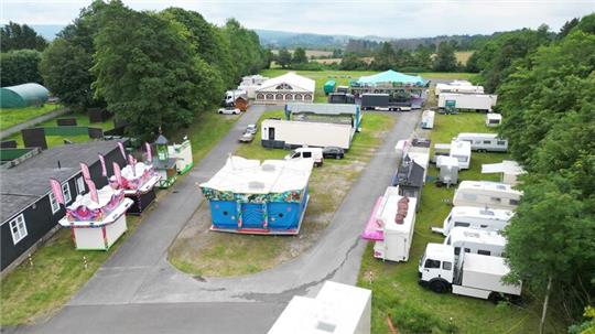 Noch befindet sich das Schützen- und Volksfest im Aufbau, am Wochenende soll hier dann der Bär steppen.