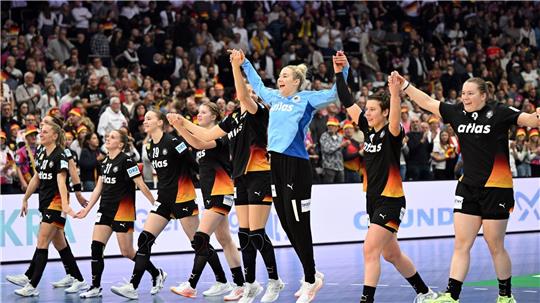 Noch ein Sieg trennt die deutschen Handballerinnen von einer WM-Medaille. 