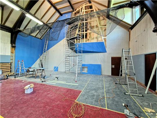 Noch gibt es an der Kletterwand viel zu tun. Foto: Knoke