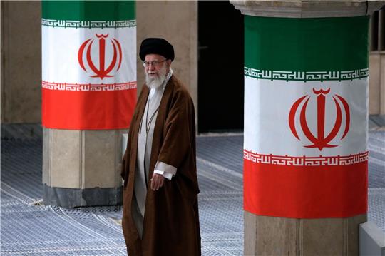 Noch gilt er al der mächtigste Mann Irans: Ajatollah Ali Chamenei, der Oberste Religionsführer im Iran.