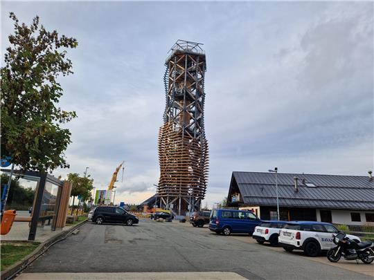 Noch herrscht in Torfhaus Baustelle, am 1. November sollen aber feierlich der Erlebnis-Turm sowie der Wienerwald eröffnen. Foto: Knoke