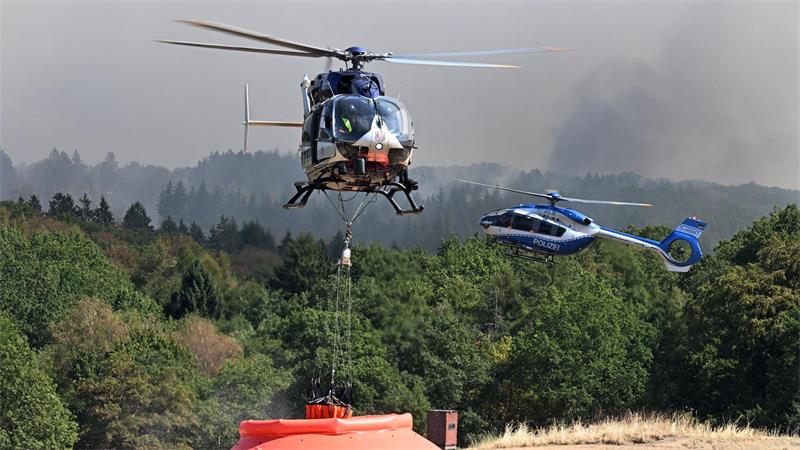 Noch immer lodern die Flammen im Hürtgenwald.