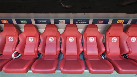 Noch ist die Ersatzbank des FC Bayern in der Allianz Arena leer: Gegen Inter wird Thomas Müller dort Platz nehmen müssen.