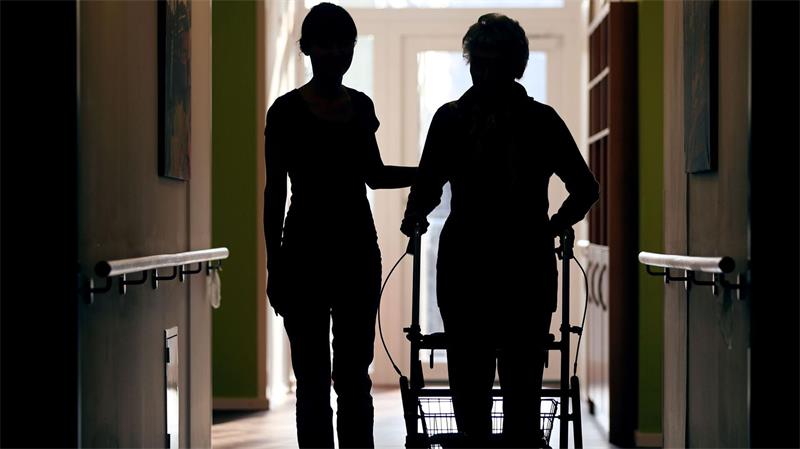 Noch ist eine Pflegereform nur in Konturen erkennbar, vieles ist noch strittig. (Symbolbild)