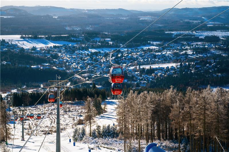 Braunlage: „Im schlimmsten Fall“ Eisstadion und Hallenbad schließen Noch ist fraglich, ob die Wurmbergseilbahn im Winter auf den Wurmberg fährt. Von Kurzarbeit, nur am Wochenende geöffnet bis hin zum Regelbetrieb scheint alles möglich. Archivfoto: Brabanski