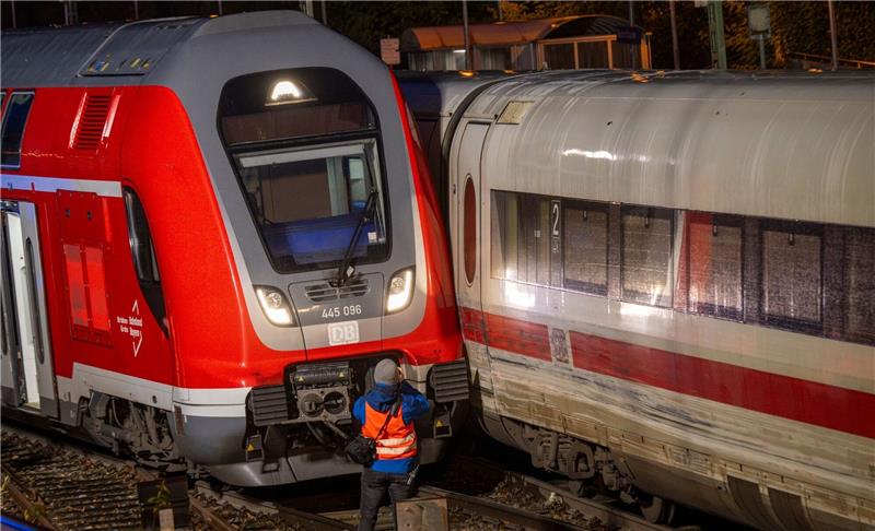 Noch ist unklar, ob einer oder beide Züge bei dem Vorfall entgleisten.