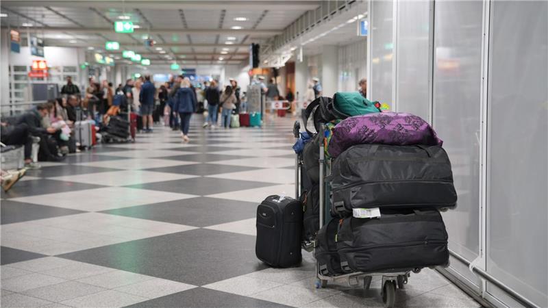 Wieder Drohnenalarm: Flughafen München stellt Betrieb ein Noch ist unklar, wann der Betrieb wieder aufgenommen wird.