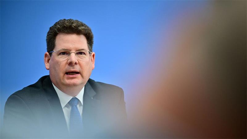 Noch mehr schuldenfinanziertes Geld sollte der Staat nach Einschätzung der Experten nicht in die Hand nehmen.