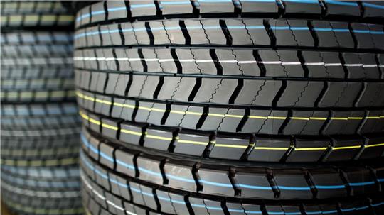 Noch mit vollem Grip: Fabrikneue Conti-Reifen. (Archivbild)