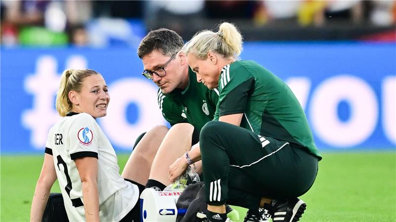 DFB-Team: Linder fällt aus - Wück nominiert Top-Talent nach Noch nicht komplett fit: Wolfsburgs Sarai Linder, die im EM-Viertelfinale gegen Frankreich verletzt ausgewechselt worden war.