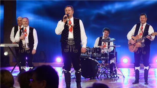 Norbert Rier (Mitte) muss sich von einer OP erholen - und wir zeitweise ersetzt. (Archivbild)