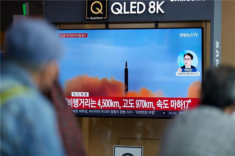 Nordkorea bezeichnet Raketenstarts als „Selbstverteidigung” Nordkorea hat eine ballistische Mittelstreckenrakete über Japan abgefeuert.