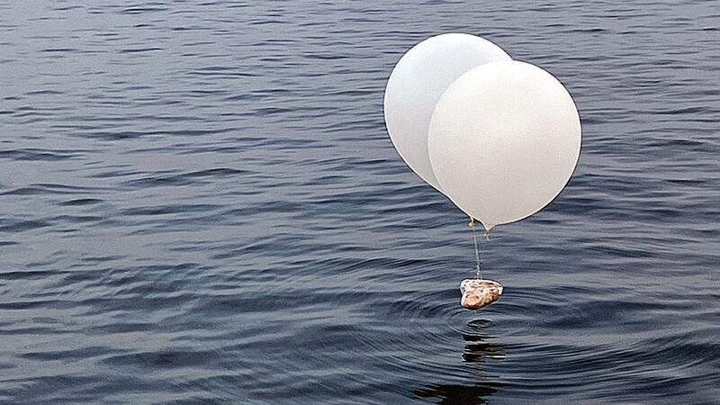 Südkorea beschließt Propaganda-Beschallung Nordkoreas Nordkorea hat offenbar erneut Ballons mit Plastikbeuteln voller Müll nach Südkorea geschickt.