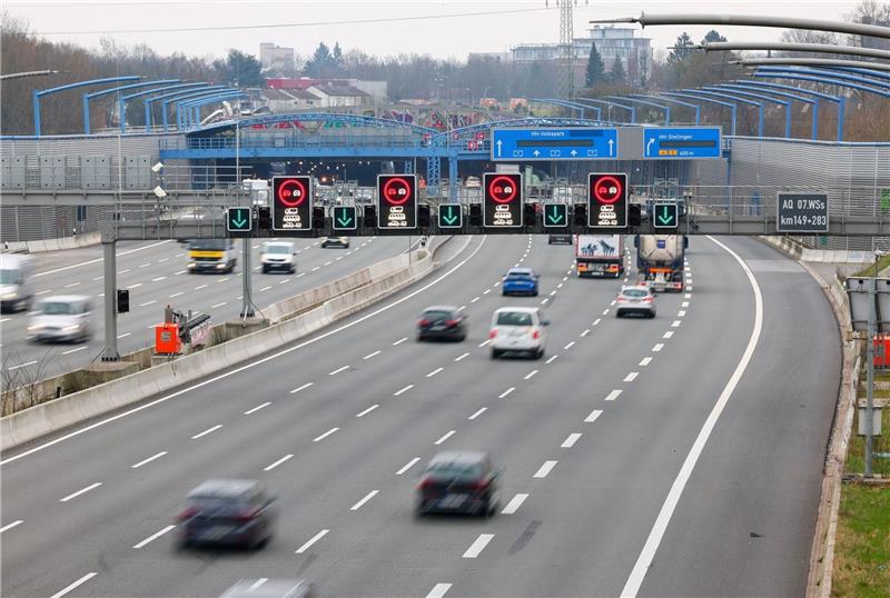 Sperrung der A7 Richtung Hannover aufgehoben Normaler Verkehr herrscht auf der Autobahn A7 zwischen dem Dreieck Hamburg-Nordwest und der Ausfahrt Hamburg-Stellingen.