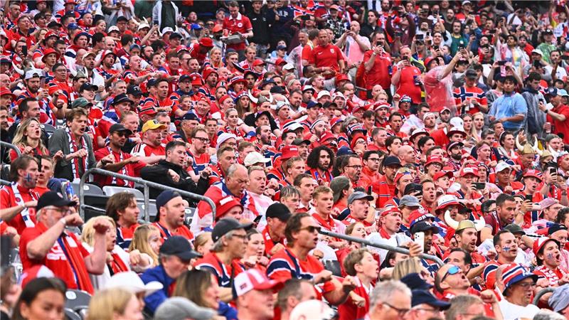 Norwegens Fans zeigten erneut ihre Ruder-Choreografie.