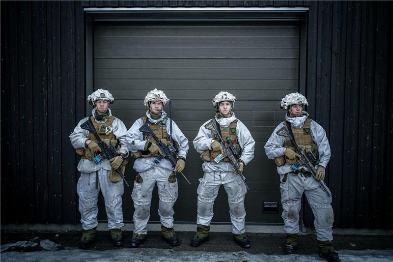 Norwegische Grenzsoldaten an einer Grenzstation.